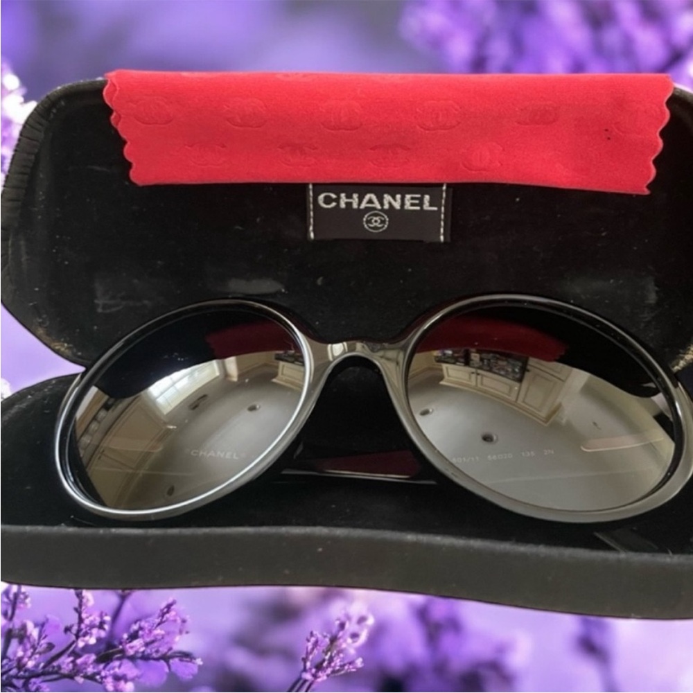 Authentic CHANEL Black Oversized Sunglasses Retro-Inspired